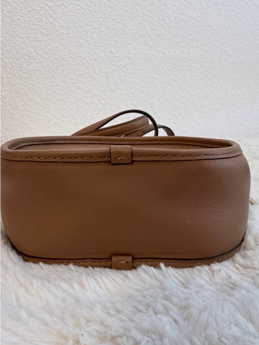 Coach Tan Leather Round Canteen Crossbody Bag EUC - Picture 6 of 14